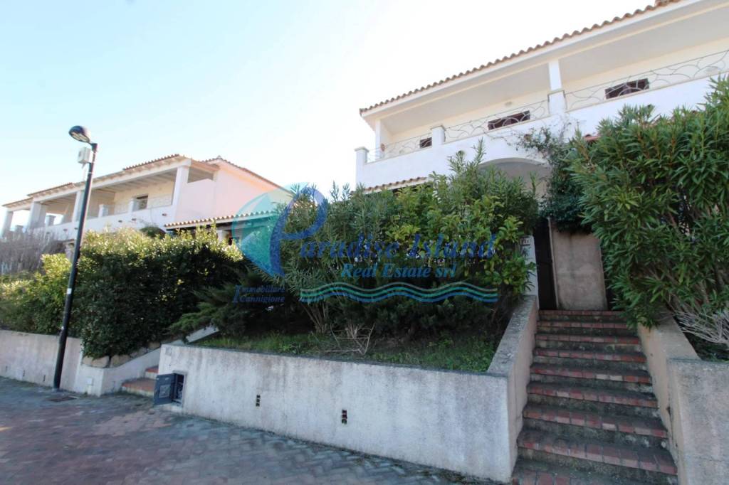 appartamento in vendita ad Arzachena in zona Cannigione
