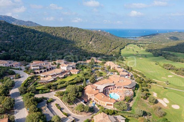 appartamento in vendita ad Arzachena in zona Romazzino