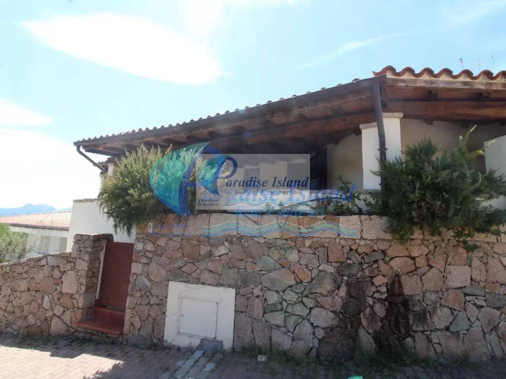 casa indipendente in vendita ad Arzachena in zona Cannigione