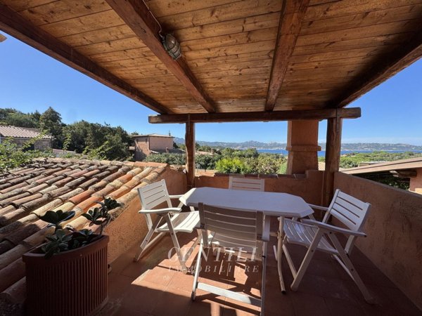 appartamento in vendita ad Arzachena in zona Baja Sardinia
