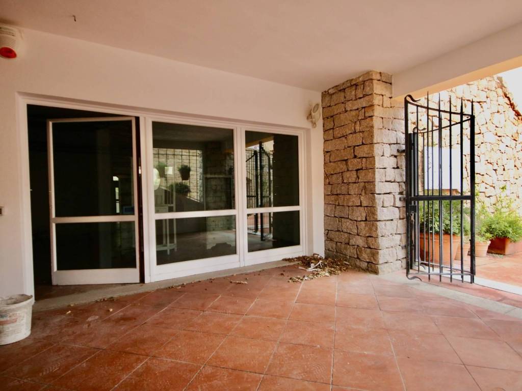 negozio in vendita ad Arzachena in zona Porto Cervo