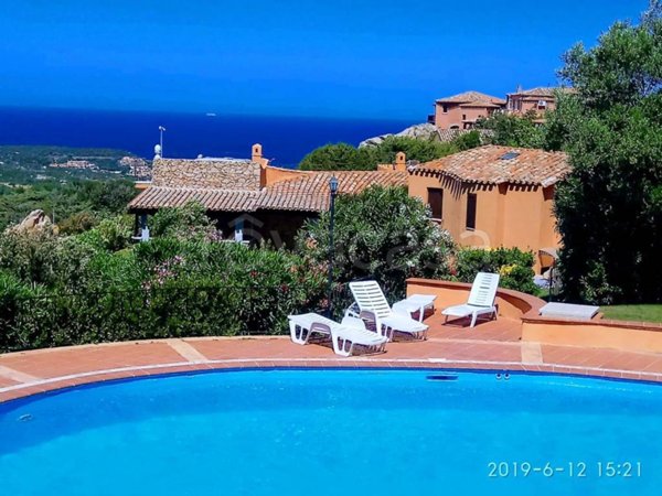 casa indipendente in vendita ad Arzachena in zona Pantogia