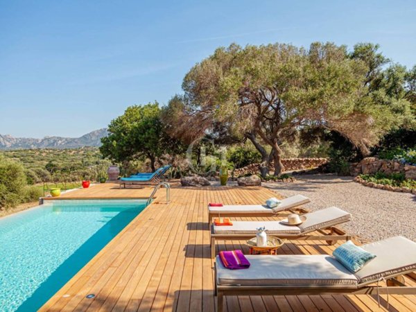 casa indipendente in vendita ad Arzachena