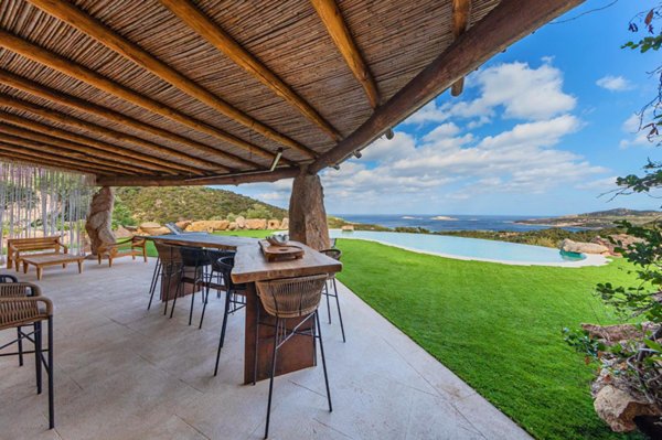 casa indipendente in vendita ad Arzachena in zona Porto Cervo
