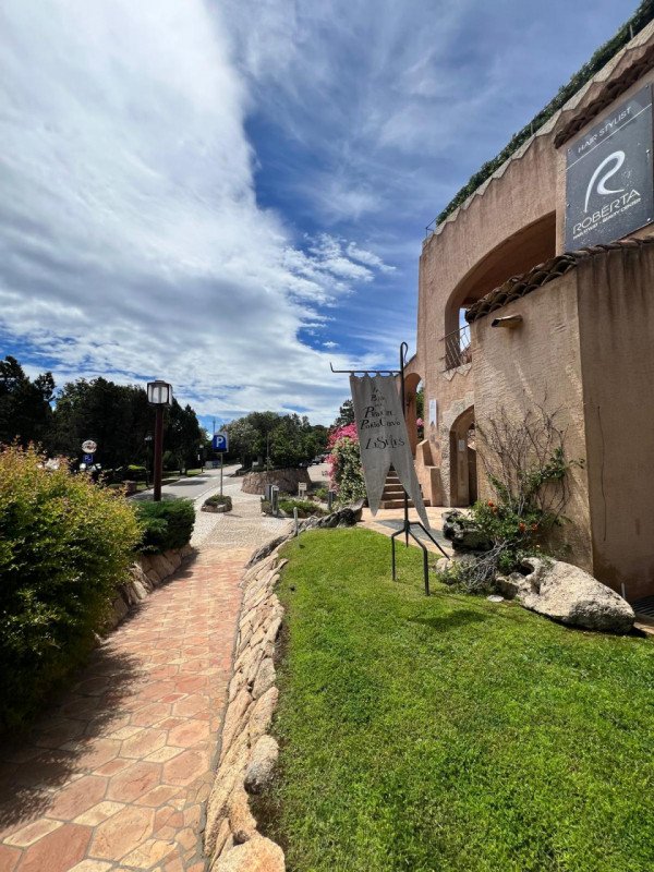 ufficio in vendita ad Arzachena in zona Porto Cervo