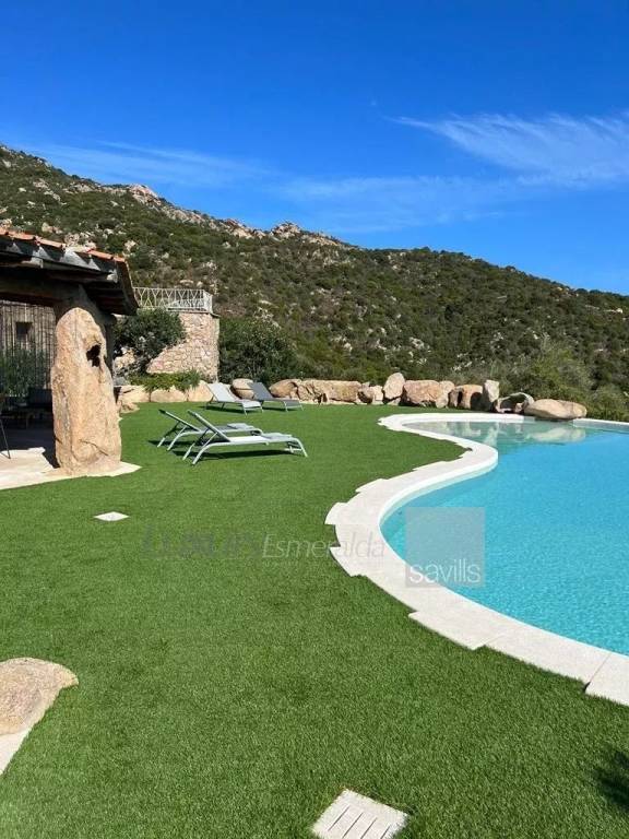 casa indipendente in vendita ad Arzachena in zona Pantogia