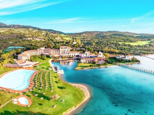 casa indipendente in vendita ad Arzachena in zona Capriccioli