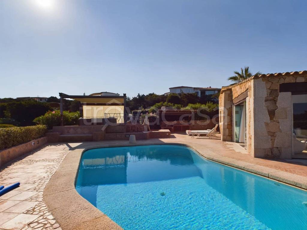 casa indipendente in vendita ad Arzachena in zona Baja Sardinia