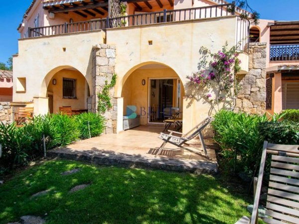 casa indipendente in vendita ad Arzachena in zona Baja Sardinia