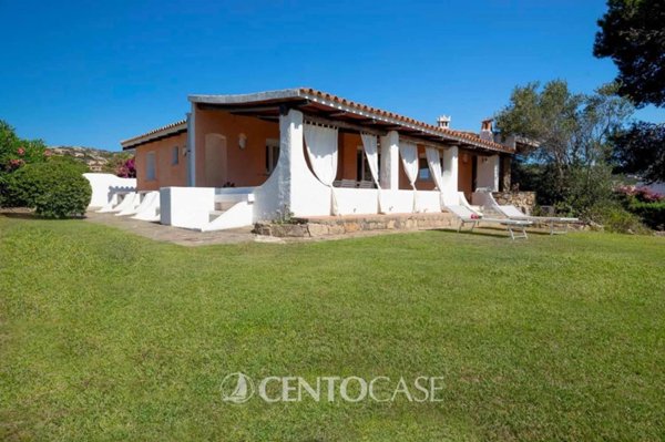 casa indipendente in vendita ad Arzachena in zona Cannigione