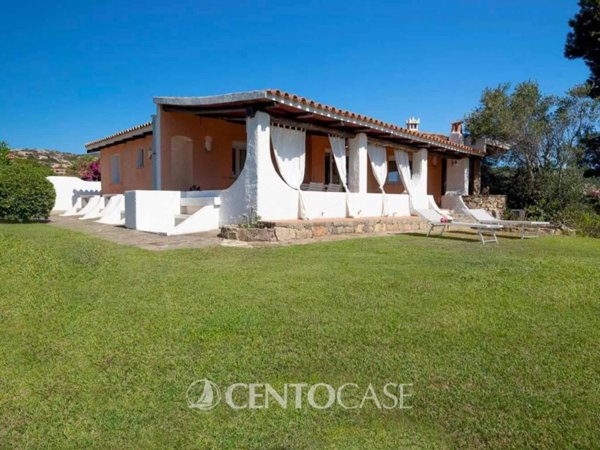 casa indipendente in vendita ad Arzachena in zona Cannigione