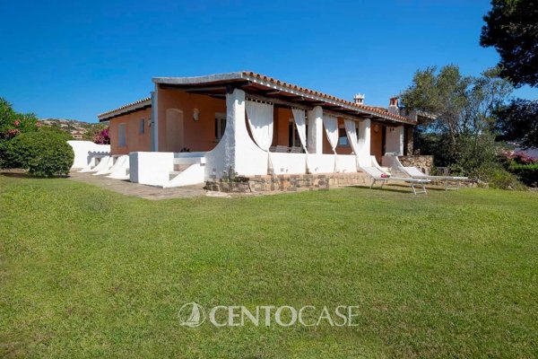 casa indipendente in vendita ad Arzachena in zona Cannigione