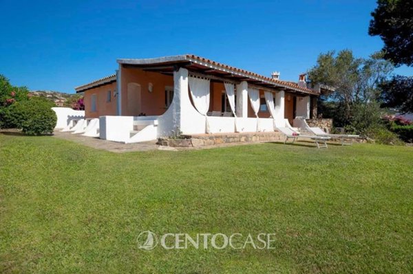 casa indipendente in vendita ad Arzachena in zona Cannigione