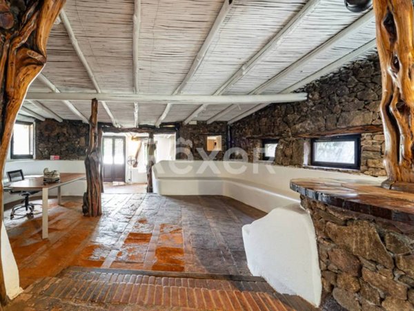 negozio in vendita ad Arzachena in zona Porto Cervo