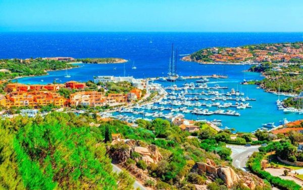 appartamento in vendita ad Arzachena in zona Abbiadori