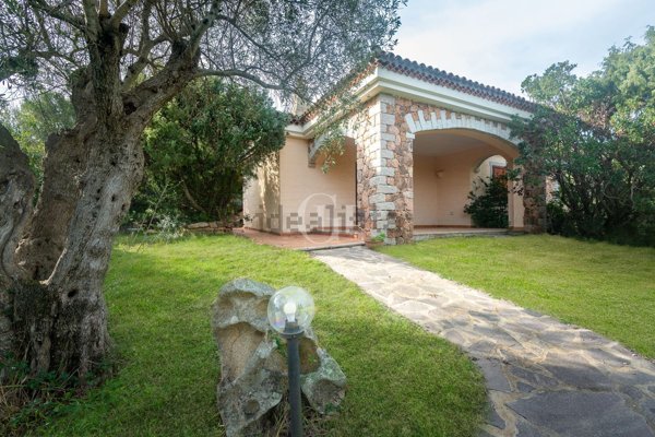 casa indipendente in vendita ad Arzachena