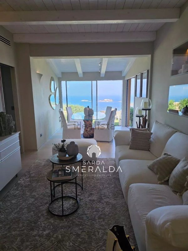 casa indipendente in vendita ad Arzachena in zona Pantogia