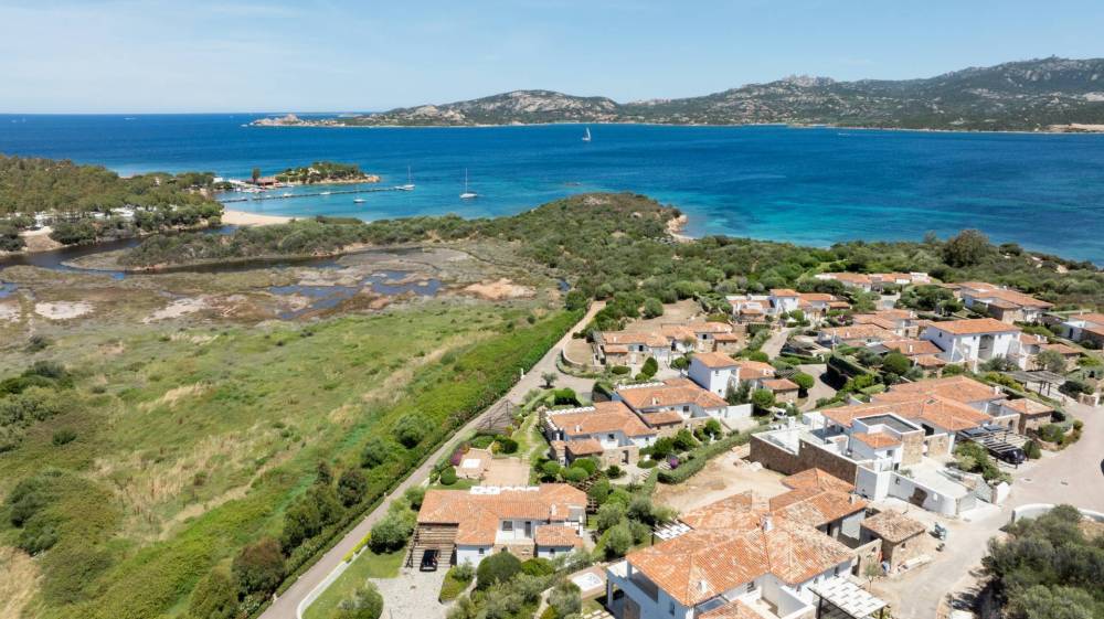 casa indipendente in vendita ad Arzachena in zona Cannigione