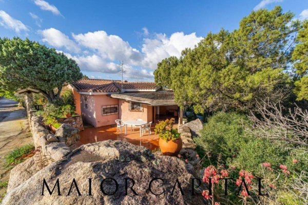 casa indipendente in vendita ad Arzachena in zona Baja Sardinia