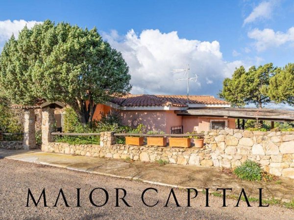 casa indipendente in vendita ad Arzachena in zona Baja Sardinia
