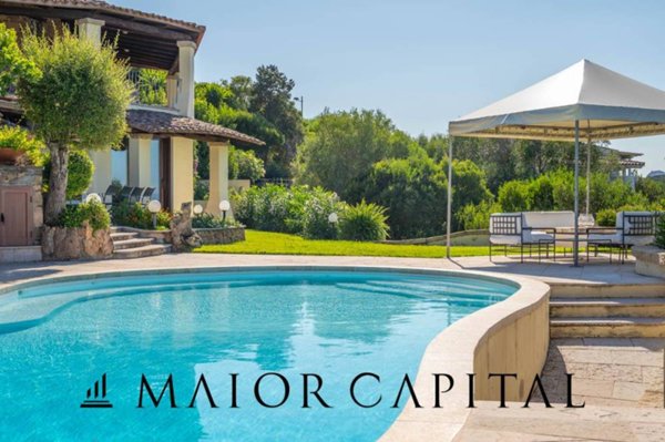 casa indipendente in vendita ad Arzachena in zona Baja Sardinia