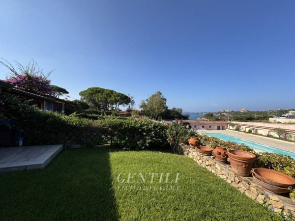 casa indipendente in vendita ad Arzachena in zona Baja Sardinia