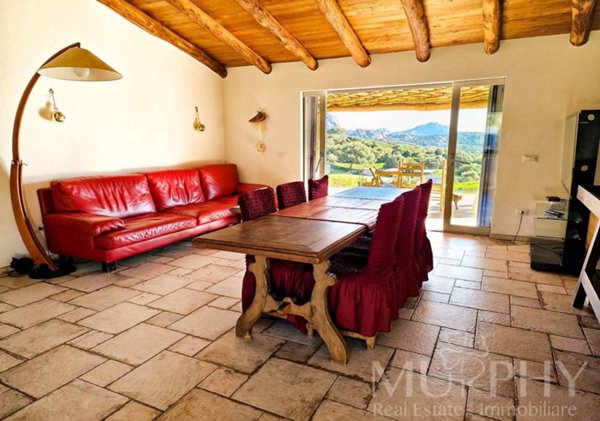casa indipendente in vendita ad Arzachena in zona Cannigione