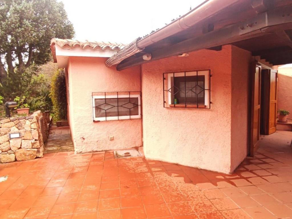 casa indipendente in vendita ad Arzachena in zona Baja Sardinia