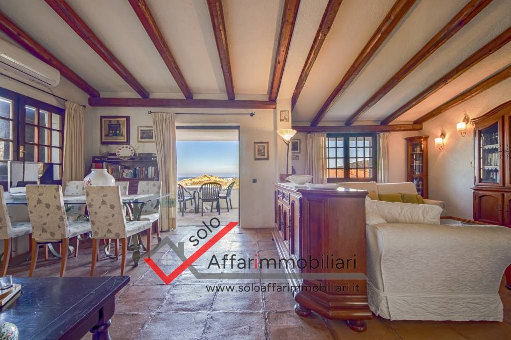casa indipendente in vendita ad Arzachena in zona Cannigione