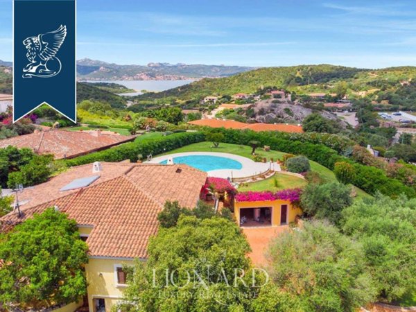 casa indipendente in vendita ad Arzachena in zona Baja Sardinia