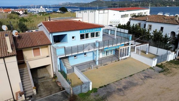 negozio in vendita ad Arzachena in zona Cannigione