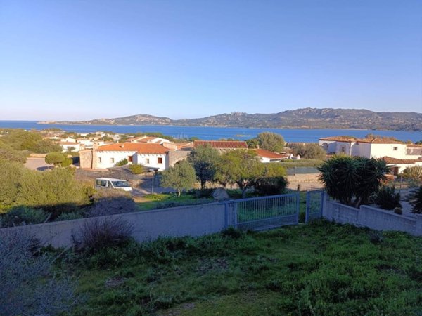 casa indipendente in vendita ad Arzachena in zona Cannigione