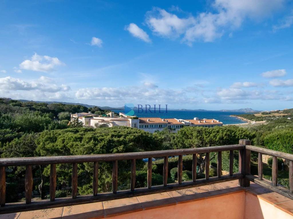 casa indipendente in vendita ad Arzachena in zona Cannigione