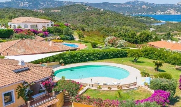 casa indipendente in vendita ad Arzachena in zona Cannigione