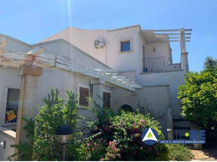 casa indipendente in vendita ad Arzachena in zona Abbiadori
