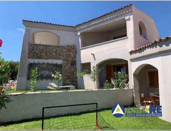 casa indipendente in vendita ad Arzachena in zona Abbiadori