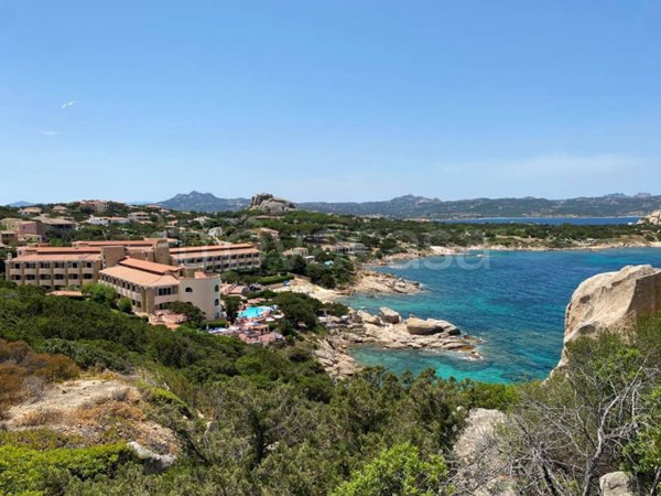 casa indipendente in vendita ad Arzachena in zona Baja Sardinia