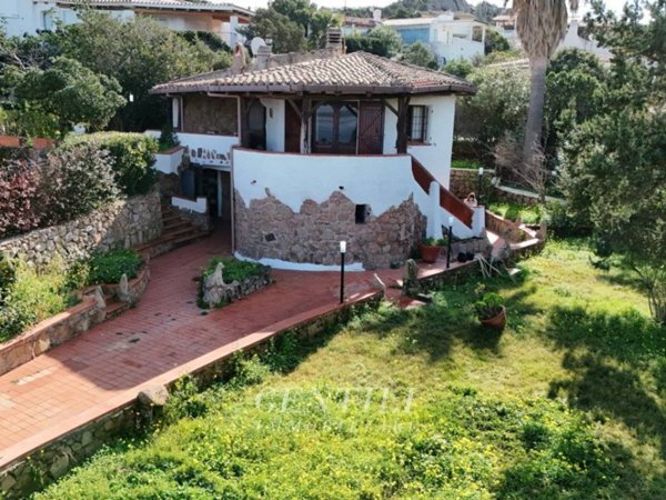casa indipendente in vendita ad Arzachena in zona Baja Sardinia