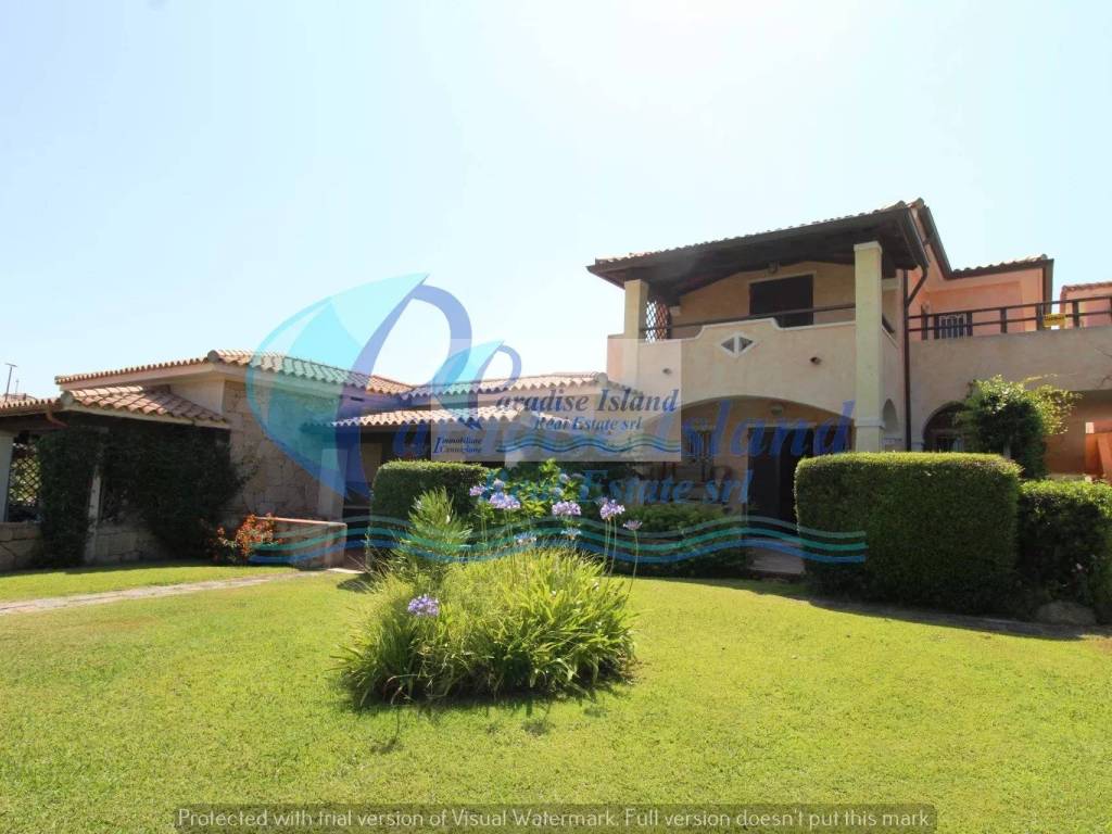 casa indipendente in vendita ad Arzachena in zona Cannigione