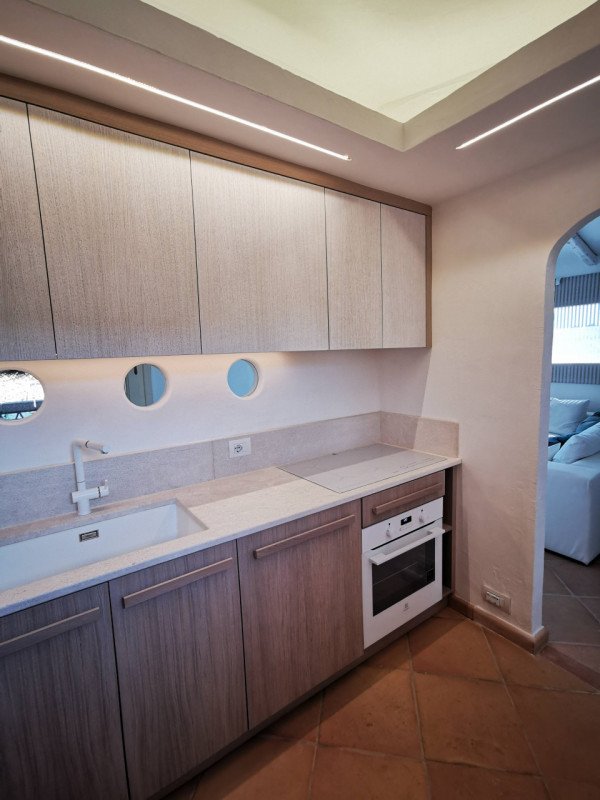 casa indipendente in vendita ad Arzachena in zona Abbiadori
