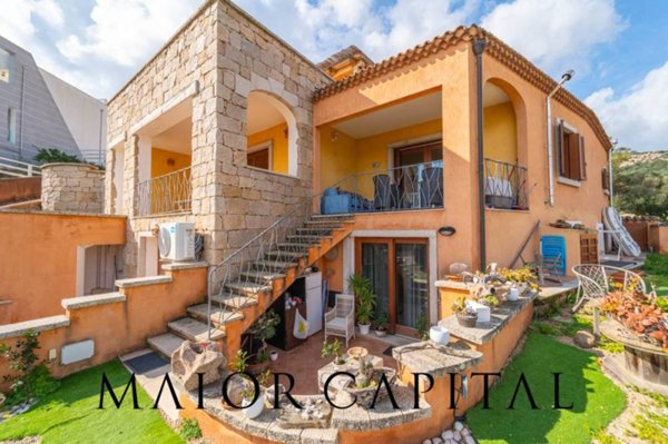 casa indipendente in vendita ad Arzachena in zona Cannigione