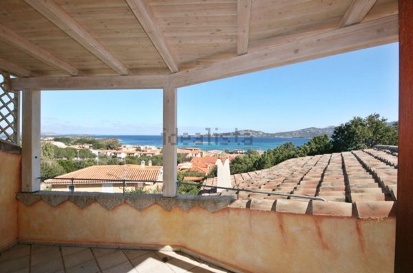 casa indipendente in vendita ad Arzachena in zona Cannigione