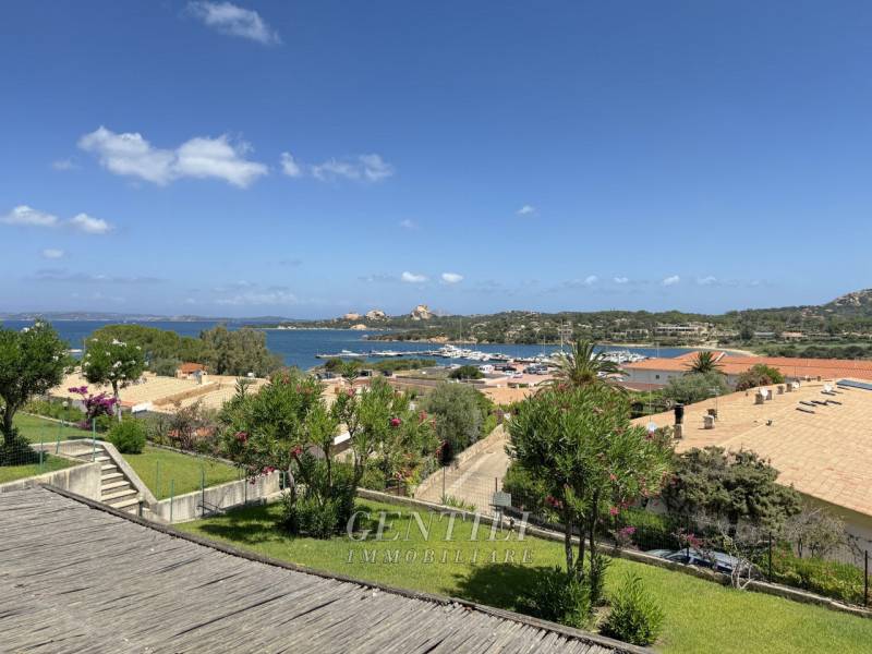 appartamento in vendita ad Arzachena in zona Baja Sardinia