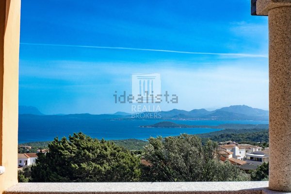 casa indipendente in vendita ad Arzachena in zona Abbiadori