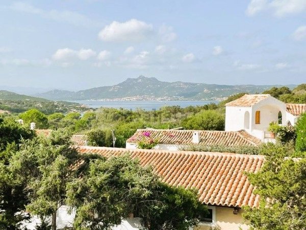 casa indipendente in vendita ad Arzachena in zona Baja Sardinia