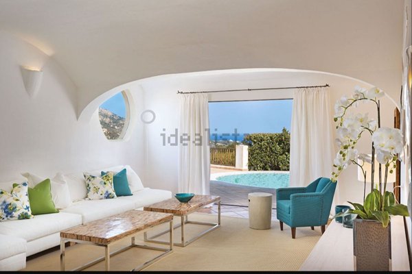 casa indipendente in vendita ad Arzachena in zona Abbiadori