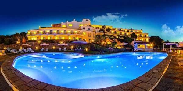 negozio in vendita ad Arzachena in zona Porto Cervo