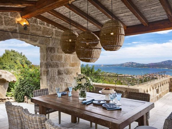 casa indipendente in vendita ad Arzachena in zona Cannigione