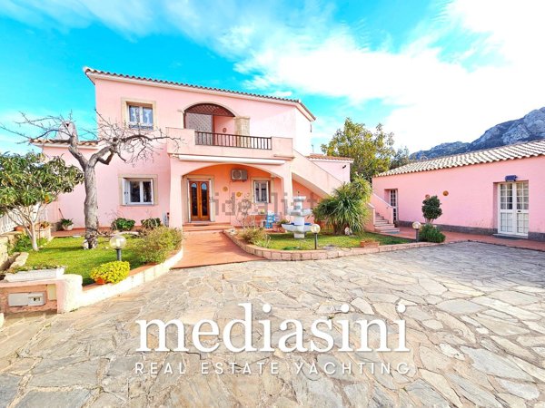 casa indipendente in vendita ad Arzachena in zona Porto Cervo
