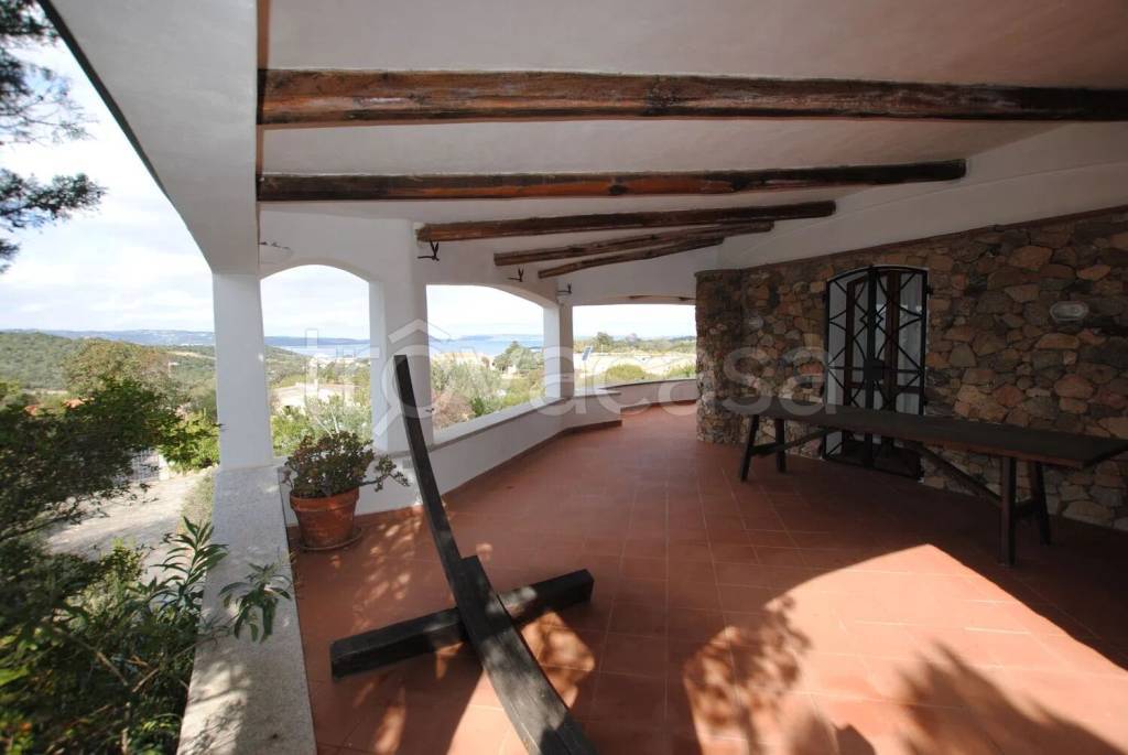 casa indipendente in vendita ad Arzachena in zona Baja Sardinia